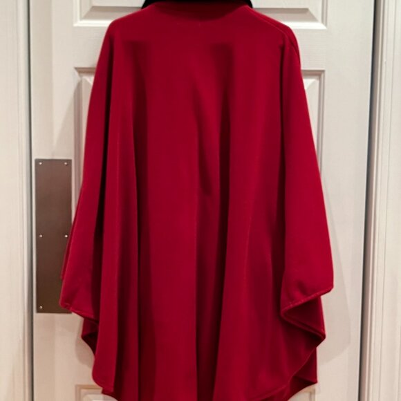 Le Moda Women's Cape Poncho Red w/ Black Faux Fur Collar & Pockets One Size EUC - Picture 2 of 11